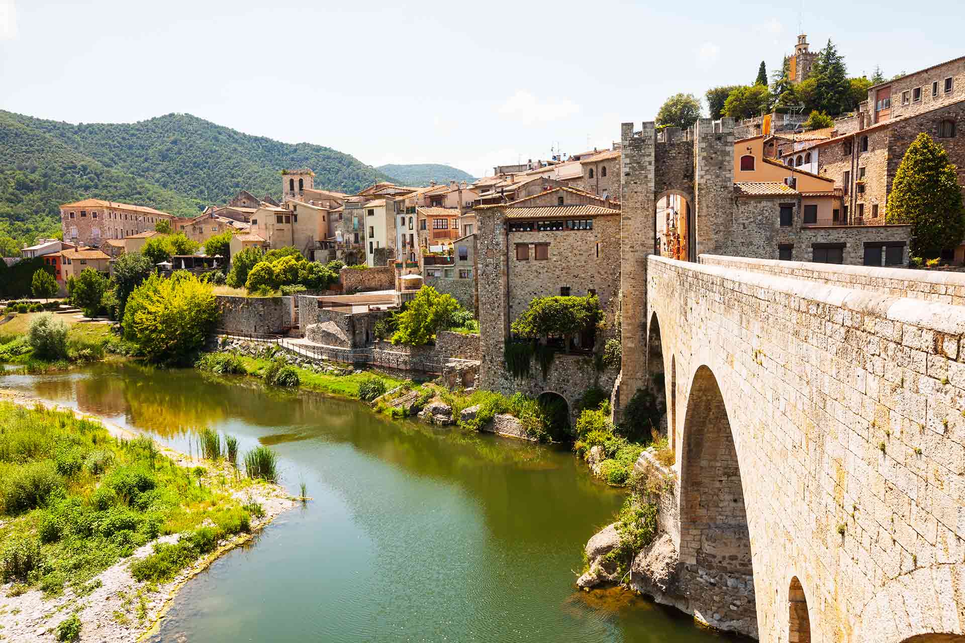 pont-sobre-poble-medieval